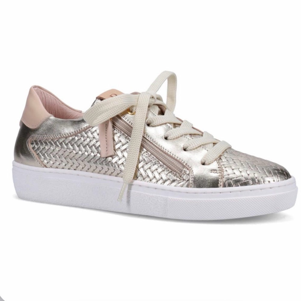 RON WHITE SIZE 40/9.5 Oralie Sneaker $395